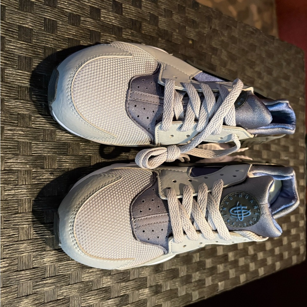 Kids' White and Blue Nike Huirache Run GS - Picture 2 of 4